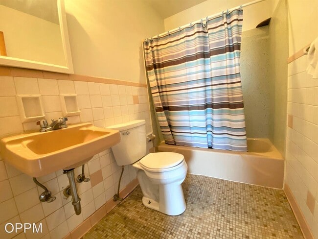 Building Photo - 506 E Pierce St