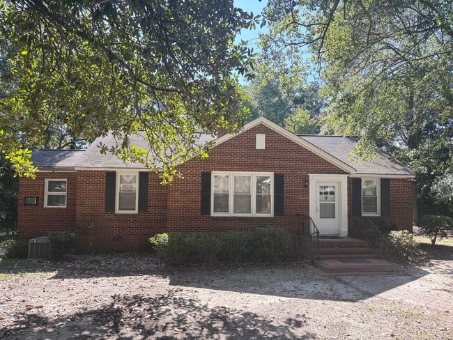 Building Photo - Forest Acres 3 Bedroom 2 Bath
