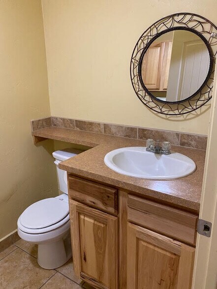1/2 Bath - 805 Mormon Pl