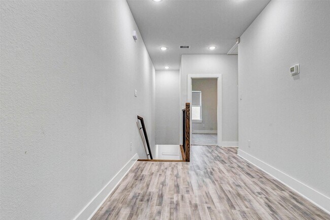 Building Photo - 4677 Bellfort Ave