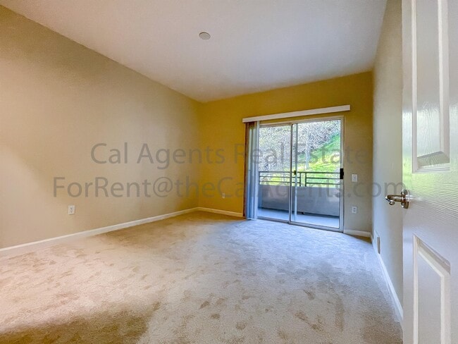 Building Photo - 260 Caldecott Ln