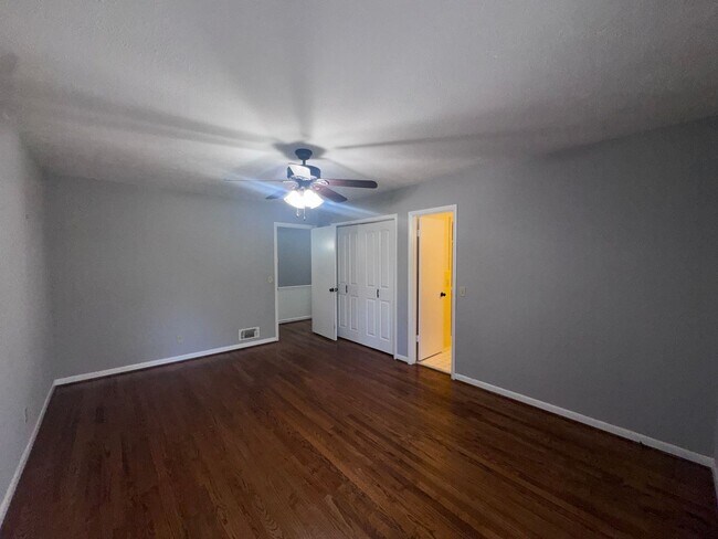 Building Photo - 302 11th St NE