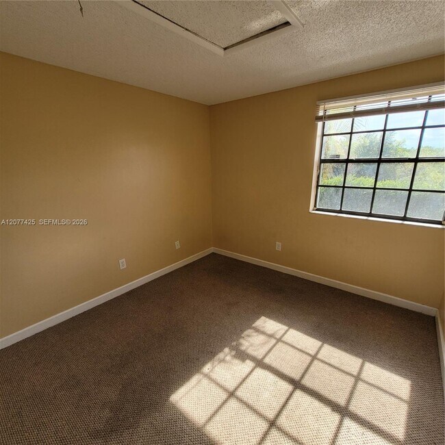 Building Photo - 1051 Jefferson Dr