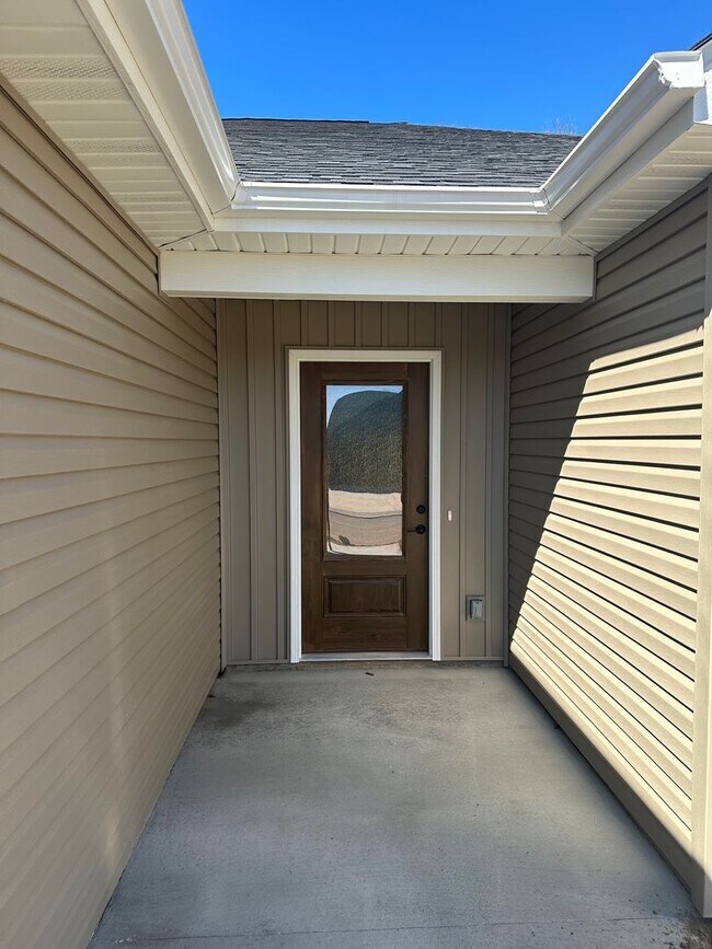 Building Photo - BRAND NEW 3 Bed 2 Bath in WAYNESVILLE - FOR RENT