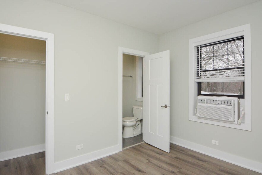 Building Photo - 725 St Johns Ave