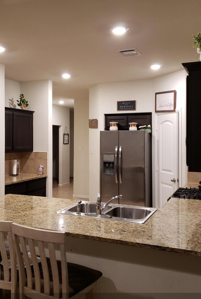 Building Photo - 828 Walls Blvd