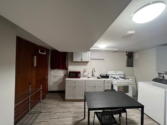 Kitchen - 1532 Winford Rd