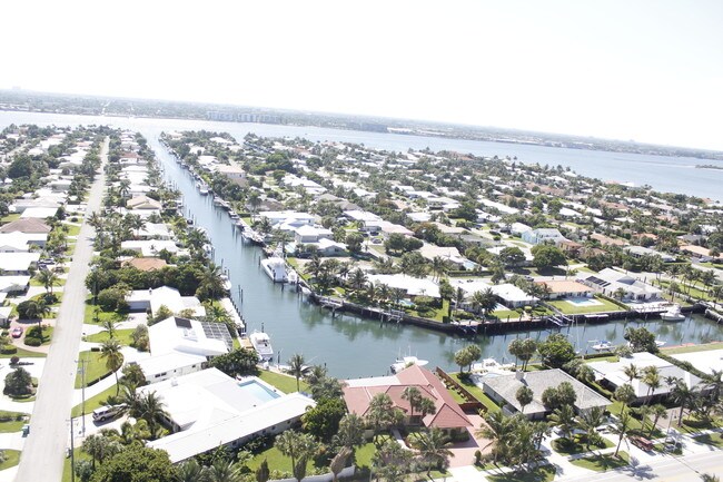 Building Photo - 3800 N Ocean Dr