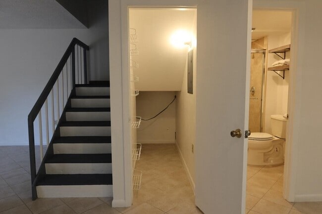 Building Photo - 507 5th Ln