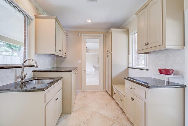 Building Photo - 17323 Jackson Pines Dr