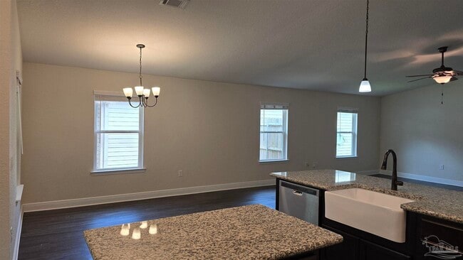 Building Photo - 5157 Peach Dr