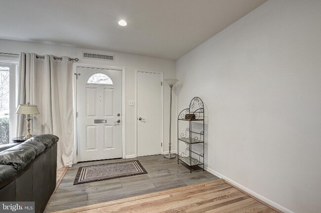 Building Photo - 4700 Parkman Ct
