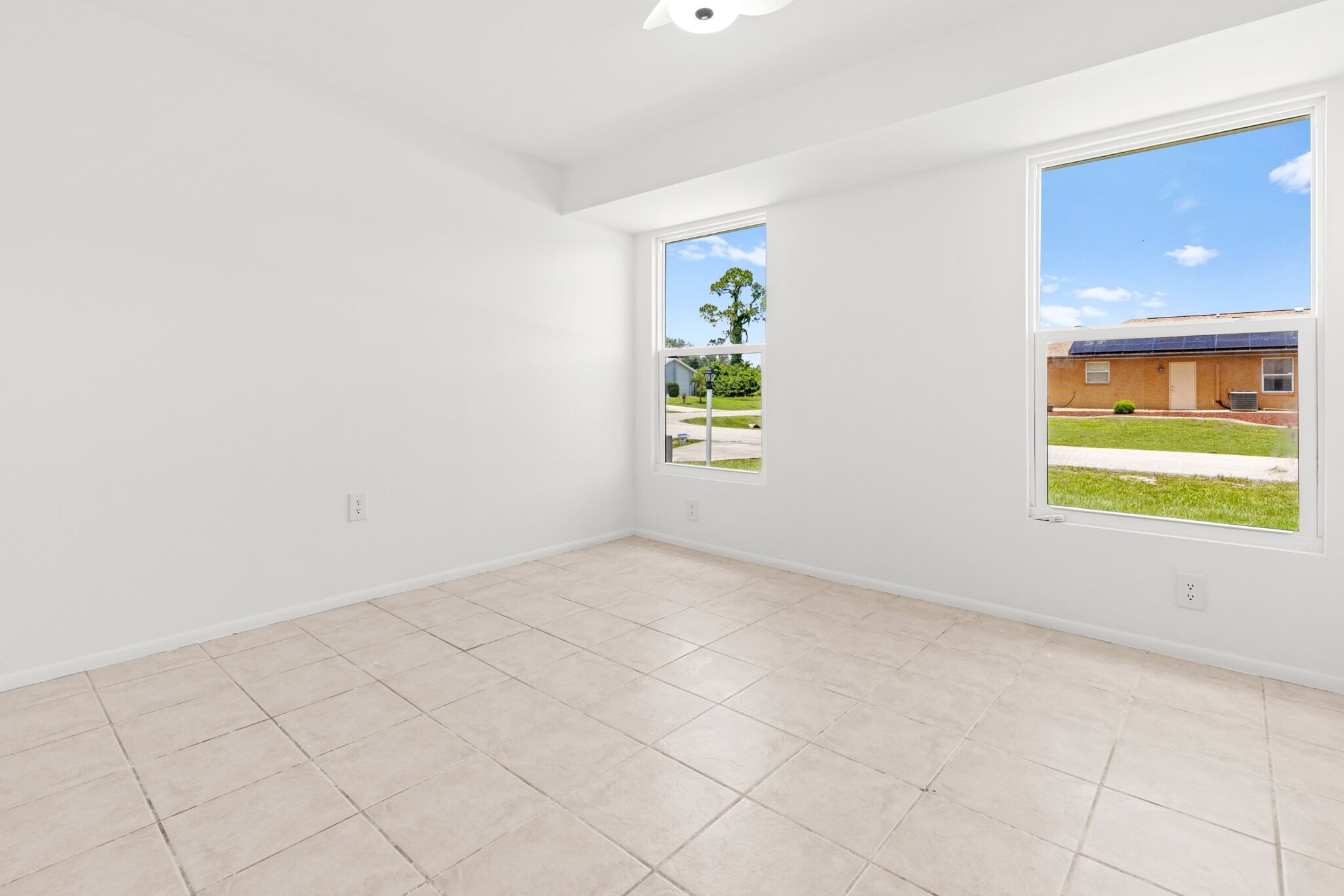 Building Photo - 1057 Tropical Ave NW