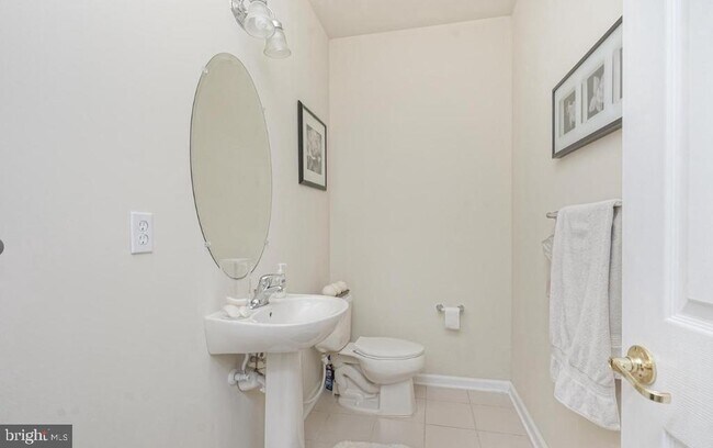 Building Photo - 4204 Lexington Ct