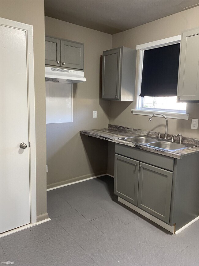 Building Photo - 2 br, 1 bath Duplex - 1231 Estelle Street