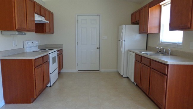 Building Photo - 121 Starkys Creek Ct