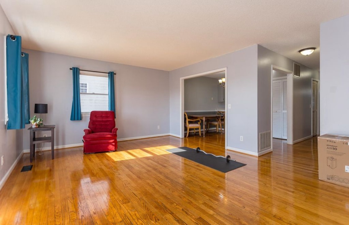 Building Photo - 302 S Dogwood Dr