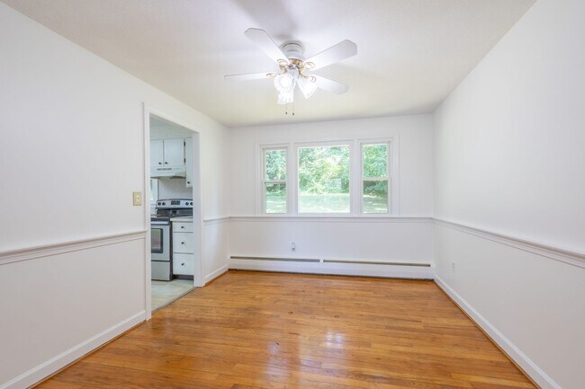 Building Photo - 5 Bedroom Split Level Single Family