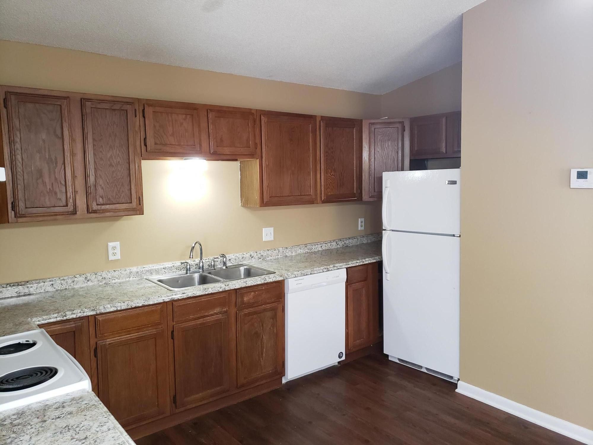 Building Photo - 230 Briarcliff Dr