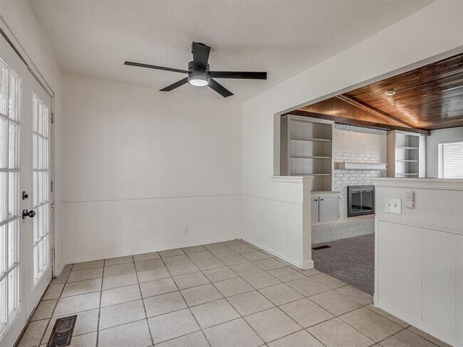 Building Photo - 1819 Lakehurst Dr
