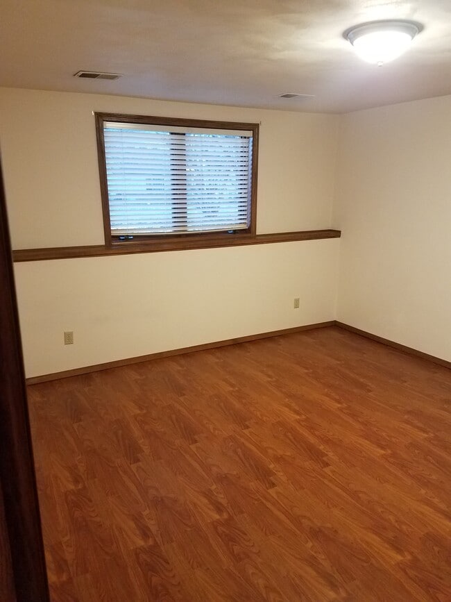Building Photo - 2220-2 Skylark Dr