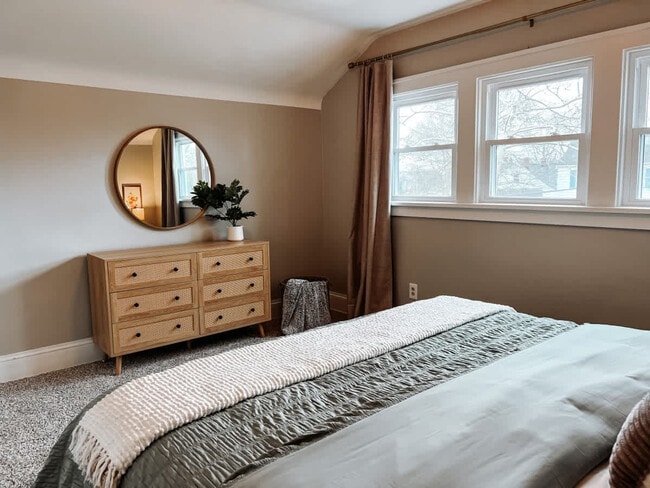 Building Photo - 3923 Victory Blvd