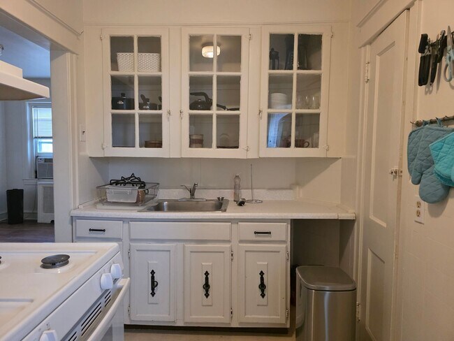 Building Photo - 2701 N Broom St