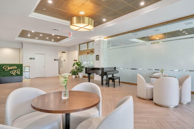 Building Photo - 269-10 Grand Central Pkwy