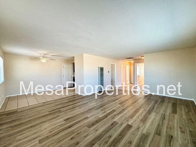 Building Photo - 1210 Oasis Dr