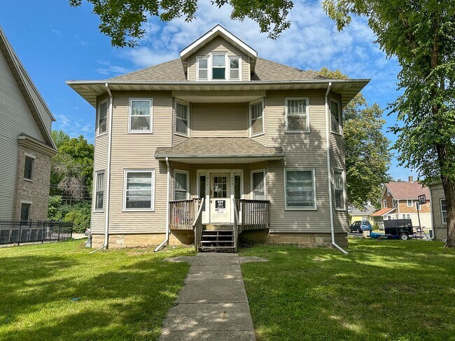 Primary Photo - 409 Welch Ave