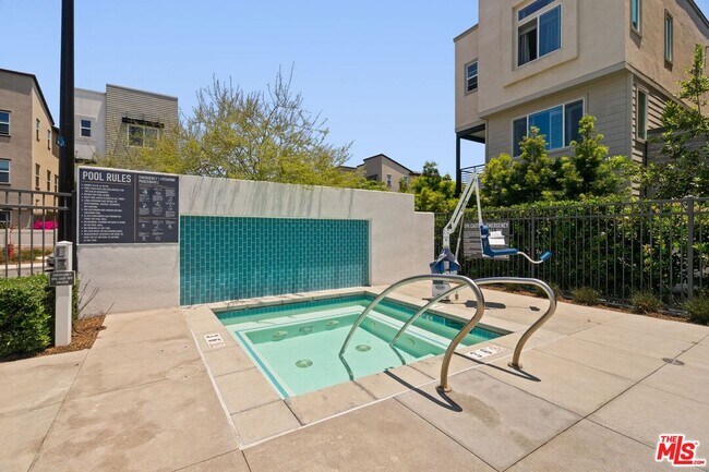 Building Photo - 549 Daniel Freeman Cir