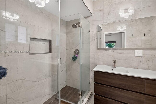 Building Photo - 533 Mokena Dr