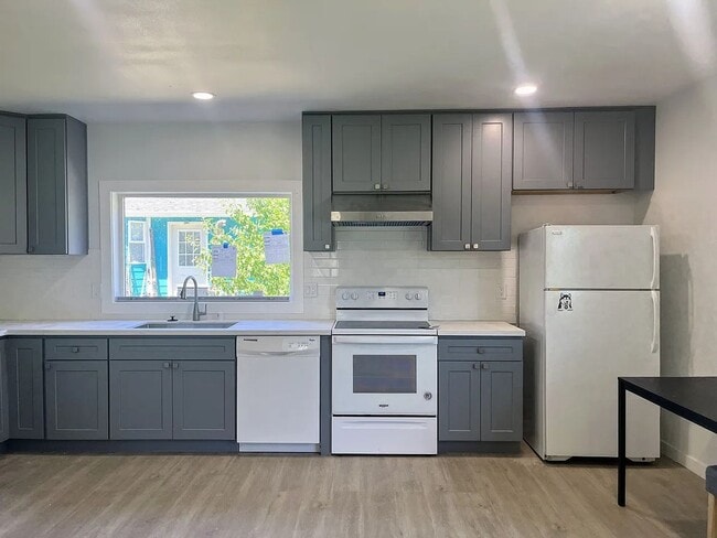 Building Photo - Kennydale 2-bedroom home