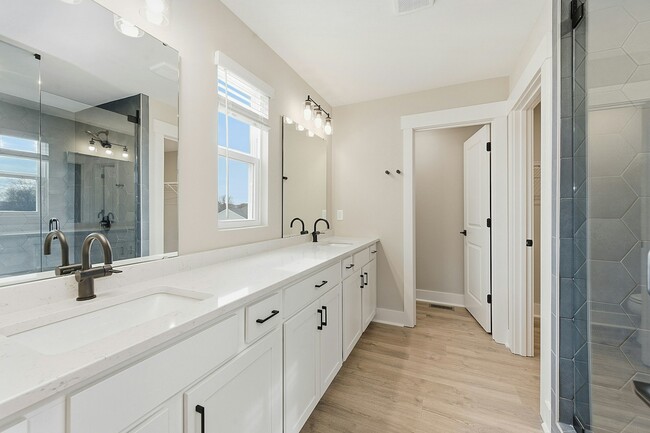 Building Photo - 521 Coolmore Ct