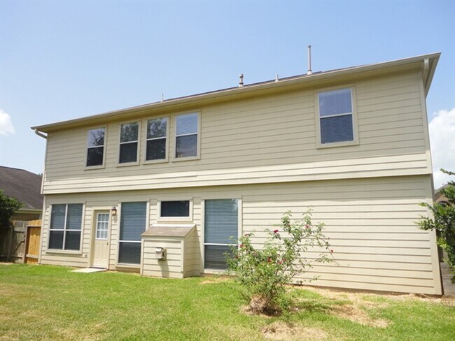 Building Photo - 2306 Hollyfield Ln