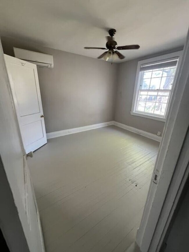 Building Photo - 2 bedroom Carytown Cottage