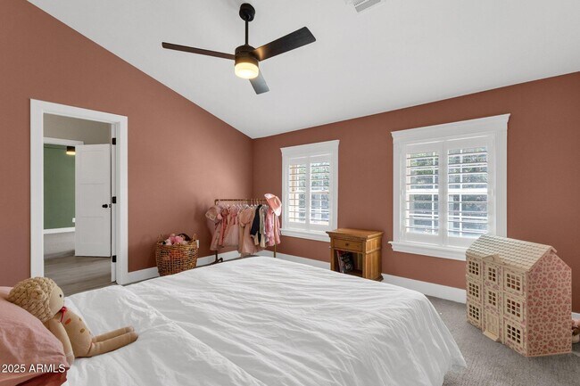 Building Photo - 856 W Quail Cir