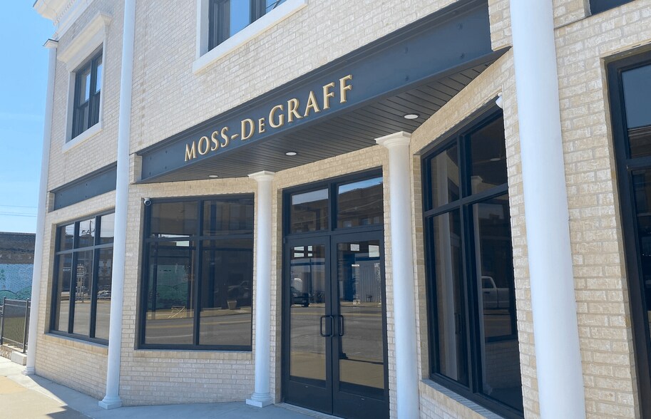 Building Photo - 906 S Main St