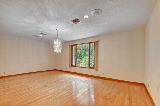 Building Photo - 9033 Winding Woods Dr