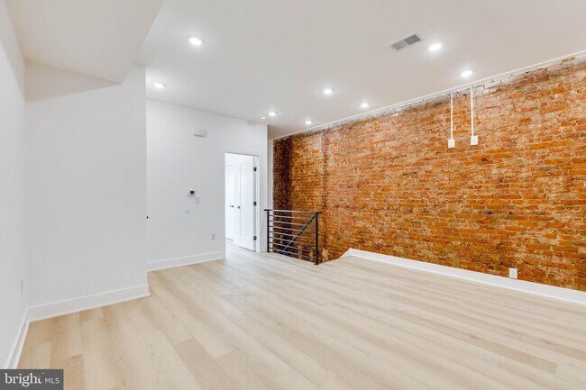 Building Photo - 6027 Delancey St
