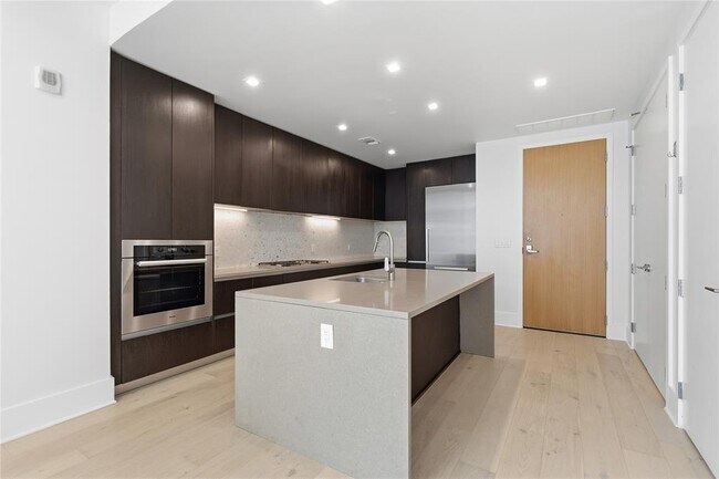 Building Photo - 501 West Ave