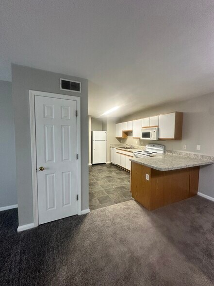Building Photo - 256 Landis Ln