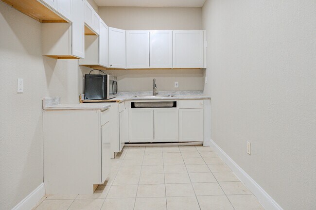 Building Photo - 129 W Church St