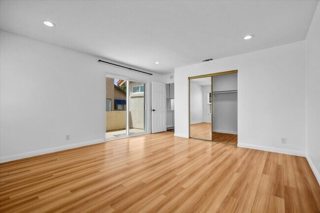 Building Photo - 331 Ogle St