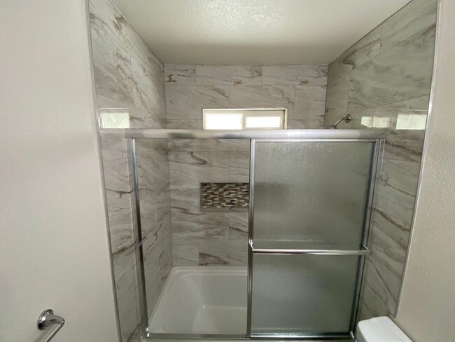 Building Photo - Renovated 3 Bed 1 Bath Home in Lincoln Village