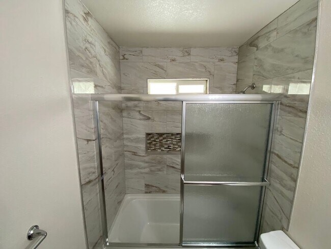Building Photo - Renovated 3 Bed 1 Bath Home near Bradshaw and highway 50 in Rancho Cordova