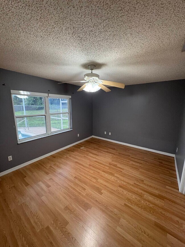 Building Photo - 436 Mango Cir