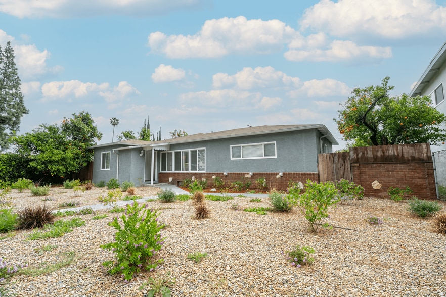 Building Photo - 15942 Devonshire St