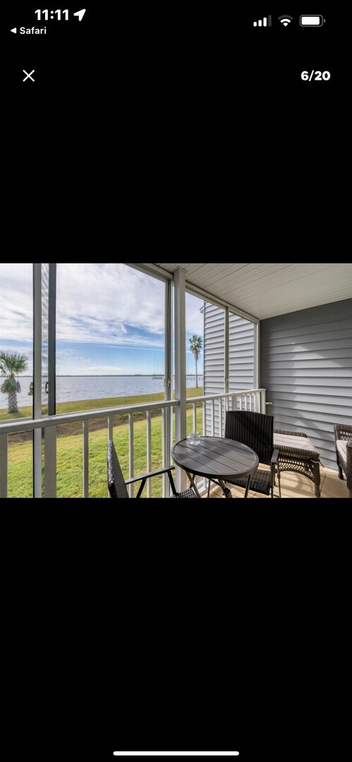 Building Photo - 1/1 Fully Furnished Waterfront Condo