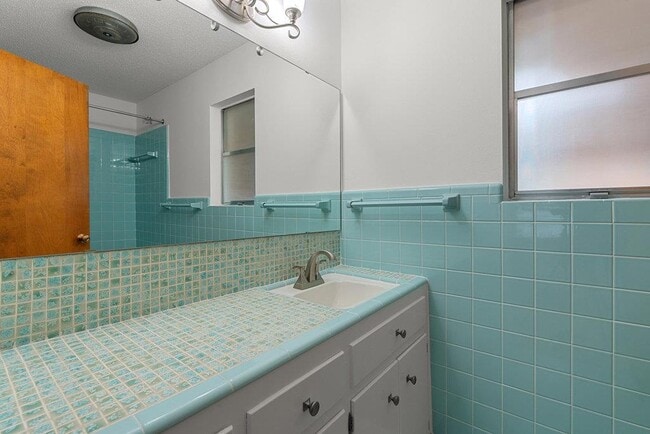 Building Photo - 1601 Cliffside Dr